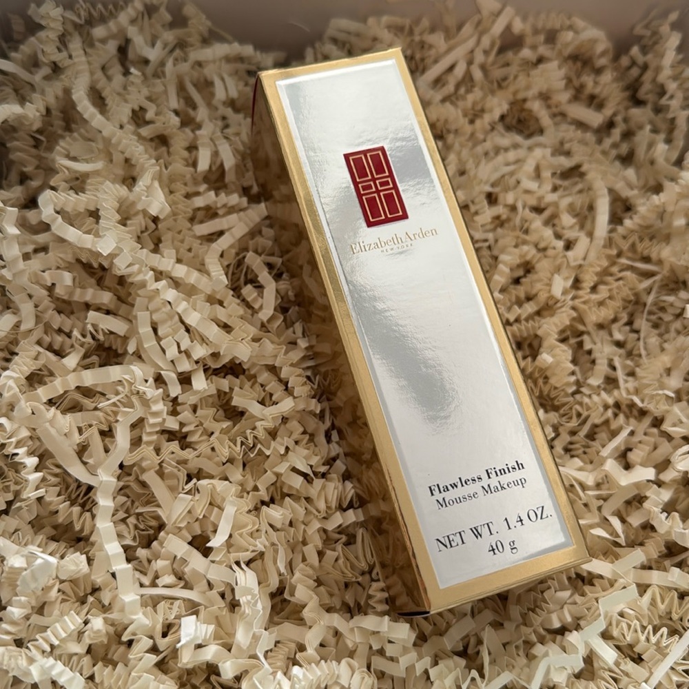 NWT Elizabeth Arden Flawless Finish Mousse Makeup